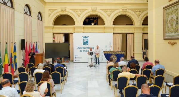 Presentado el Capote de Paseo, trofeo que entregará el Ayuntamiento por cuarta vez a José María Manzanares