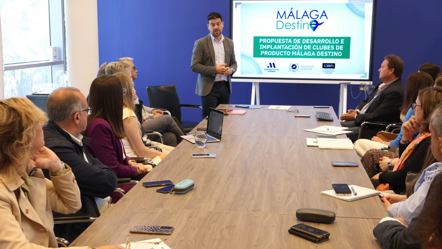 Diputación de Málaga promueve crear paquetes de experiencias turísticas entre empresas del entorno del Caminito del Rey