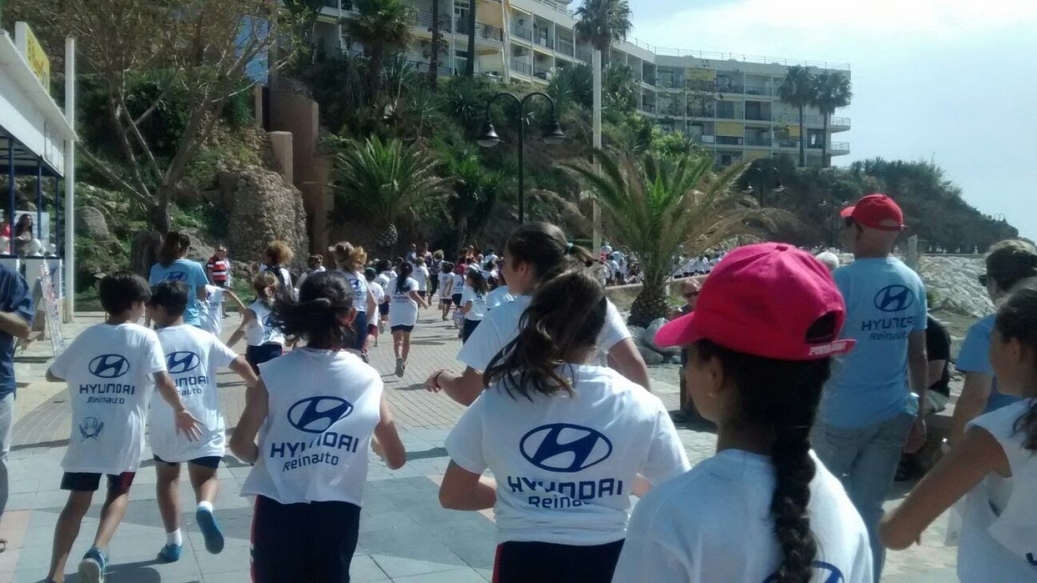 800 jóvenes participan en Torremolinos en la carrera solidaria del Colegio del Rincón 