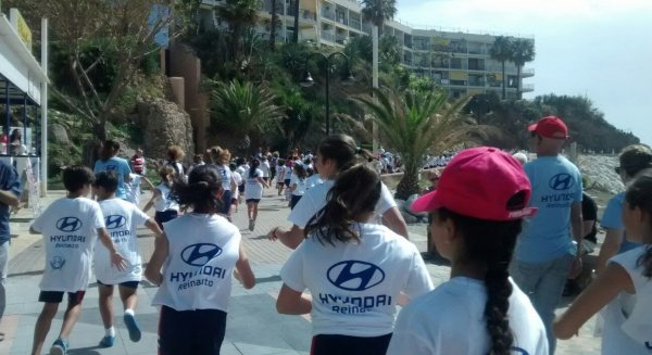 800 jóvenes participan en Torremolinos en la carrera solidaria del Colegio del Rincón 