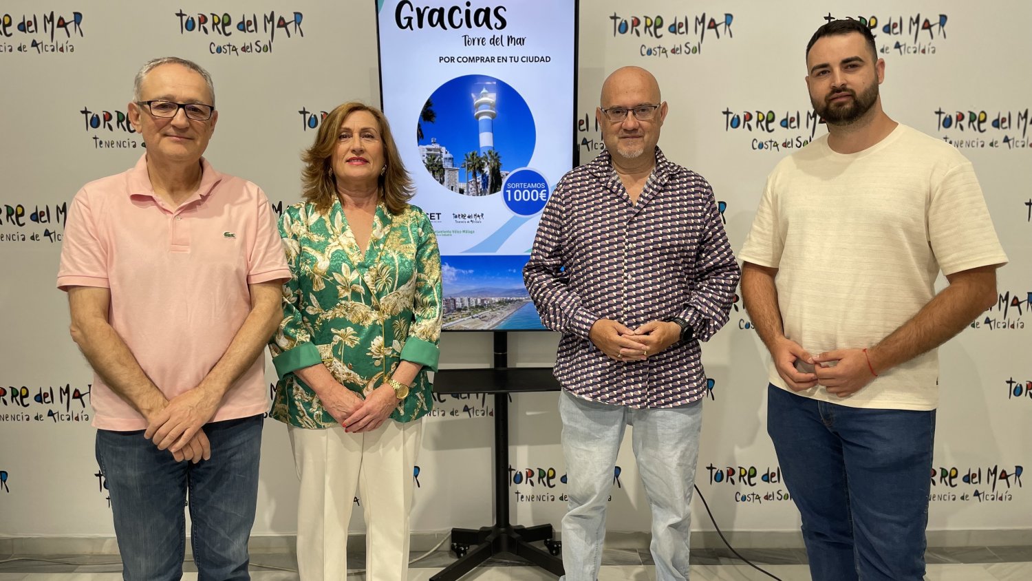 La campaña 'Gracias Torre del Mar' vuelve a los comercios para sortear 1.000 euros entre sus clientes
