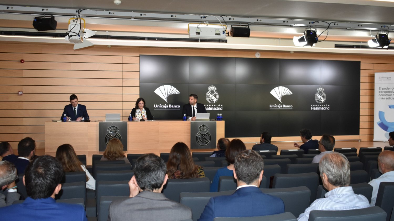 Unicaja Banco presenta un Fondo de Inversión Solidario para colaborar con un proyecto de la Fundación Real Madrid