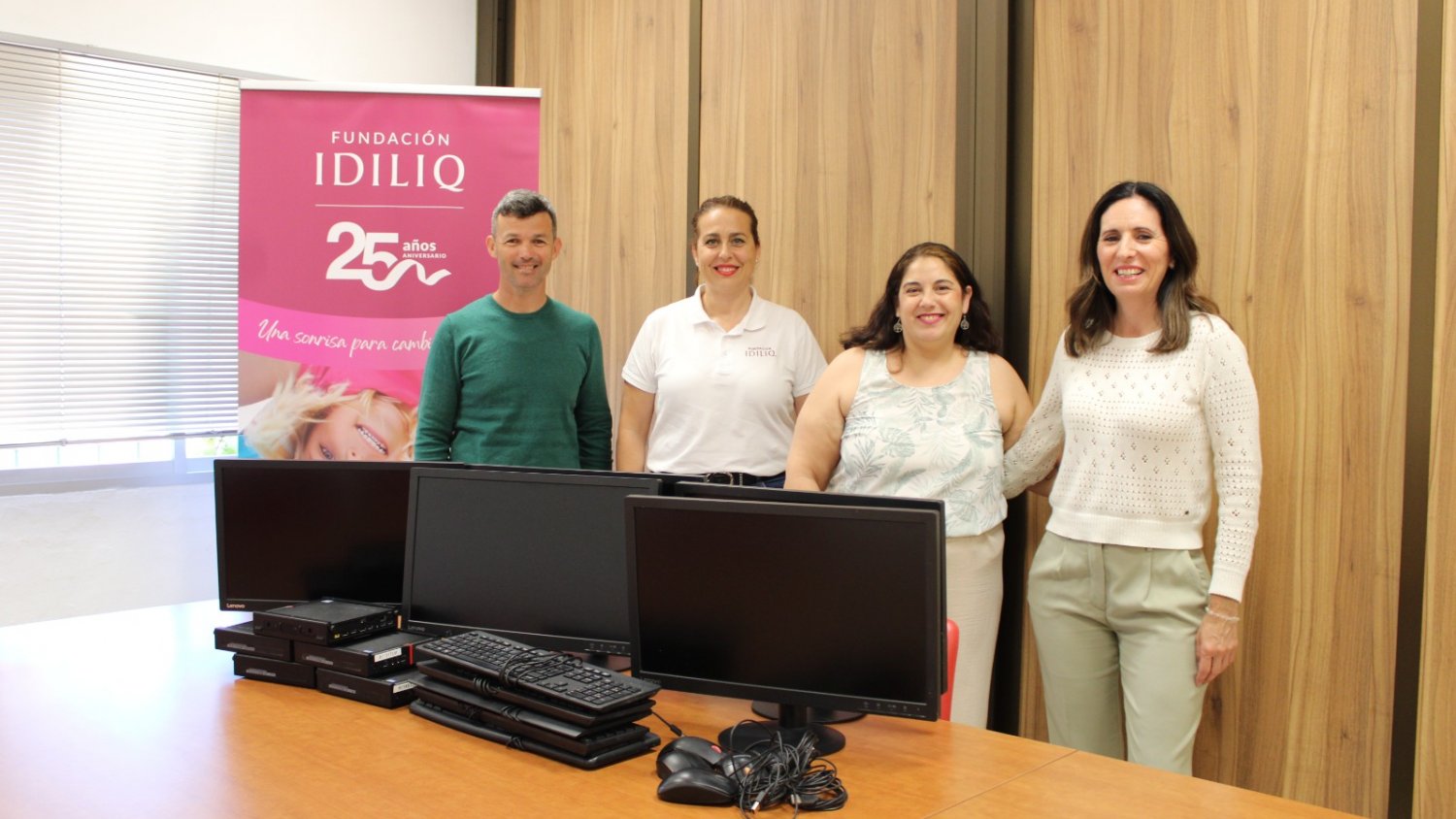 La Fundación Idiliq dona en Mijas ordenadores para familias en situación de vulnerabilidad 