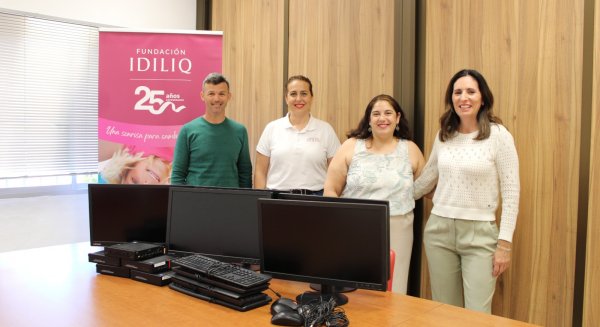 La Fundación Idiliq dona en Mijas ordenadores para familias en situación de vulnerabilidad 