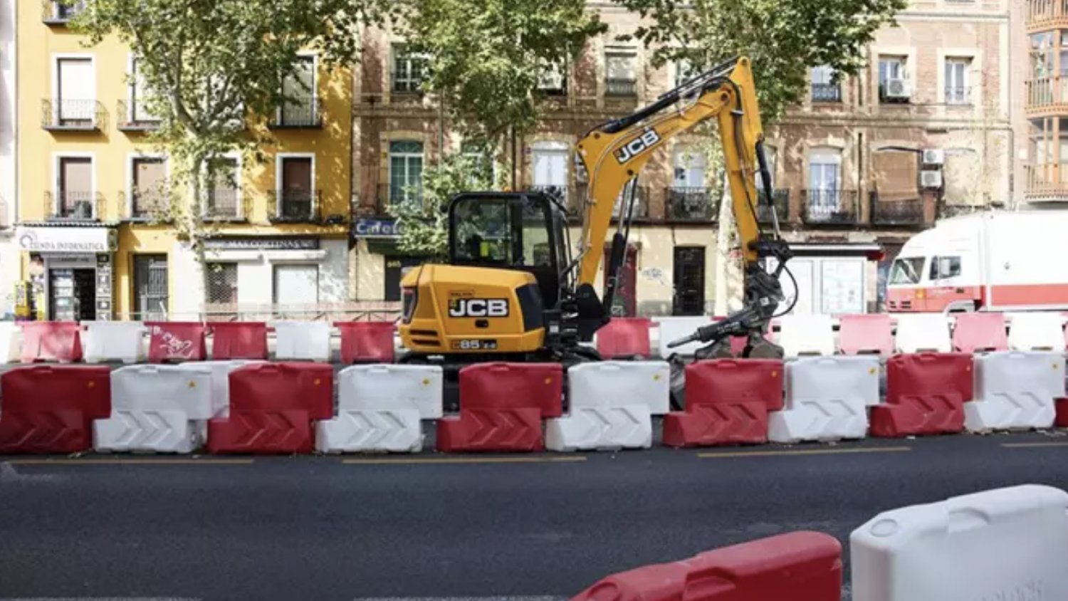 Publicada la adjudicación de la renovación del acerado de la conexión peatonal bajo la avenida Blas Infante de Málaga 
