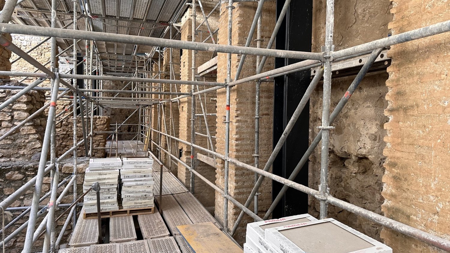 Las obras del Castillo de San Luis de Estepona entran en su fase final con la construcción de la cubierta del recinto 