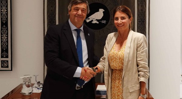 UMA y Ayuntamiento de Mijas acuerdan la digitalización de las cintas del historiador Ronald Fraser sobre el municipio