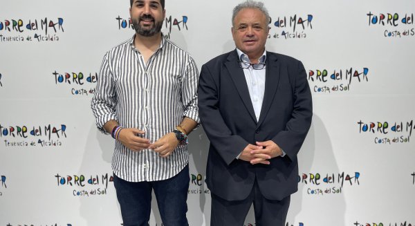 Nuevas Tecnologías proporciona nuevo equipamiento informático a centros de día de mayores de Vélez-Málaga
