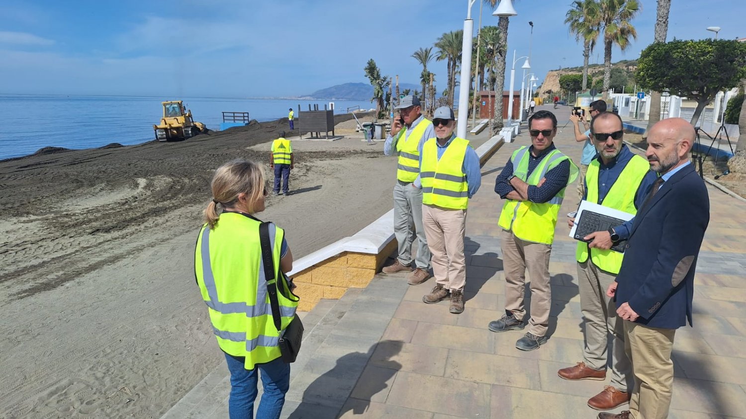 El Gobierno moviliza más de 208.000 metros cúbicos de arena para mejorar las playas de la provincia de Málaga