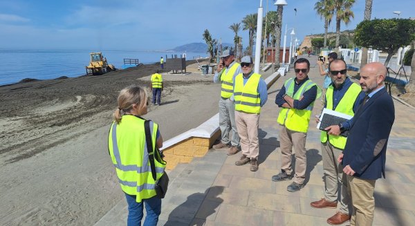 El Gobierno moviliza más de 208.000 metros cúbicos de arena para mejorar las playas de la provincia de Málaga