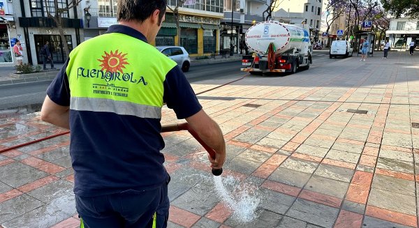 Fuengirola retoma los baldeos diarios en los espacios públicos  con agua no potable y frecuencia quincenal 