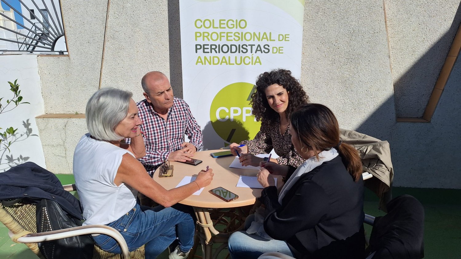 El Colegio de Periodistas de Andalucía expone a grupos políticos y sindicatos propuestas contra la desinformación 