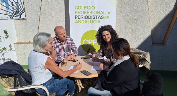 El Colegio de Periodistas de Andalucía expone a grupos políticos y sindicatos propuestas contra la desinformación 