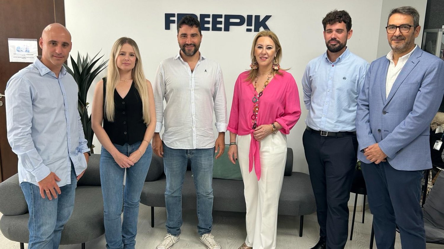 Carolina España subraya que Freepik es “todo un ejemplo de cómo convertir una buena idea en un proyecto de éxito”