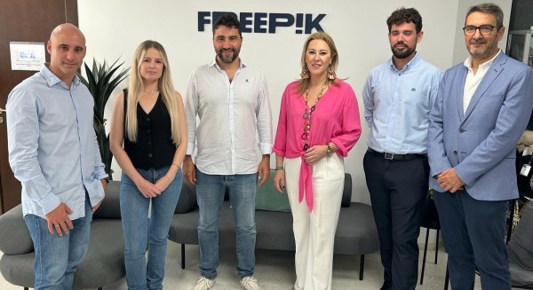 Carolina España subraya que Freepik es “todo un ejemplo de cómo convertir una buena idea en un proyecto de éxito”