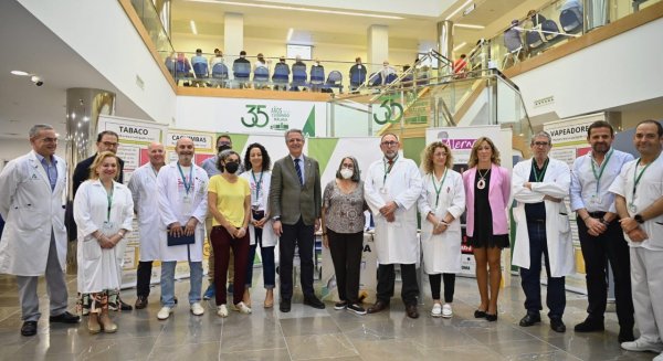 El Hospital Clínico de Málaga realiza pruebas para medir la capacidad respiratoria en usuarios fumadores 