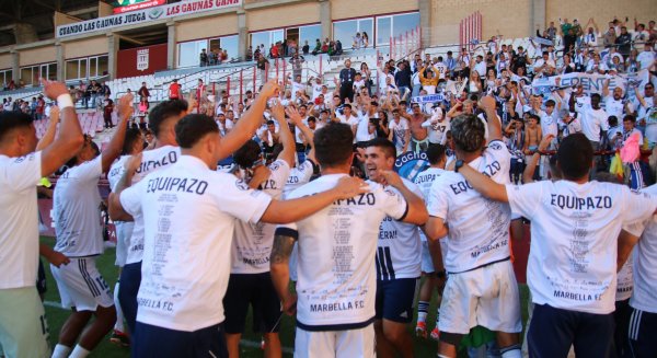 El Ayuntamiento de Marbella recibirá esta tarde al Marbella FC tras su ascenso a Primera RFEF