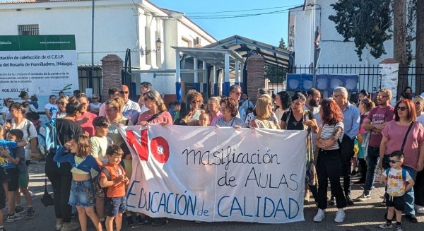 IU apoya a la comunidad educativa de Humilladero para que el PP no cierre ningún aula en el colegio público