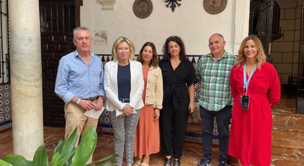 La delegada de Empleo visita el Centro de San Juan de Dios de Málaga para favorecer la inserción de los usuarios