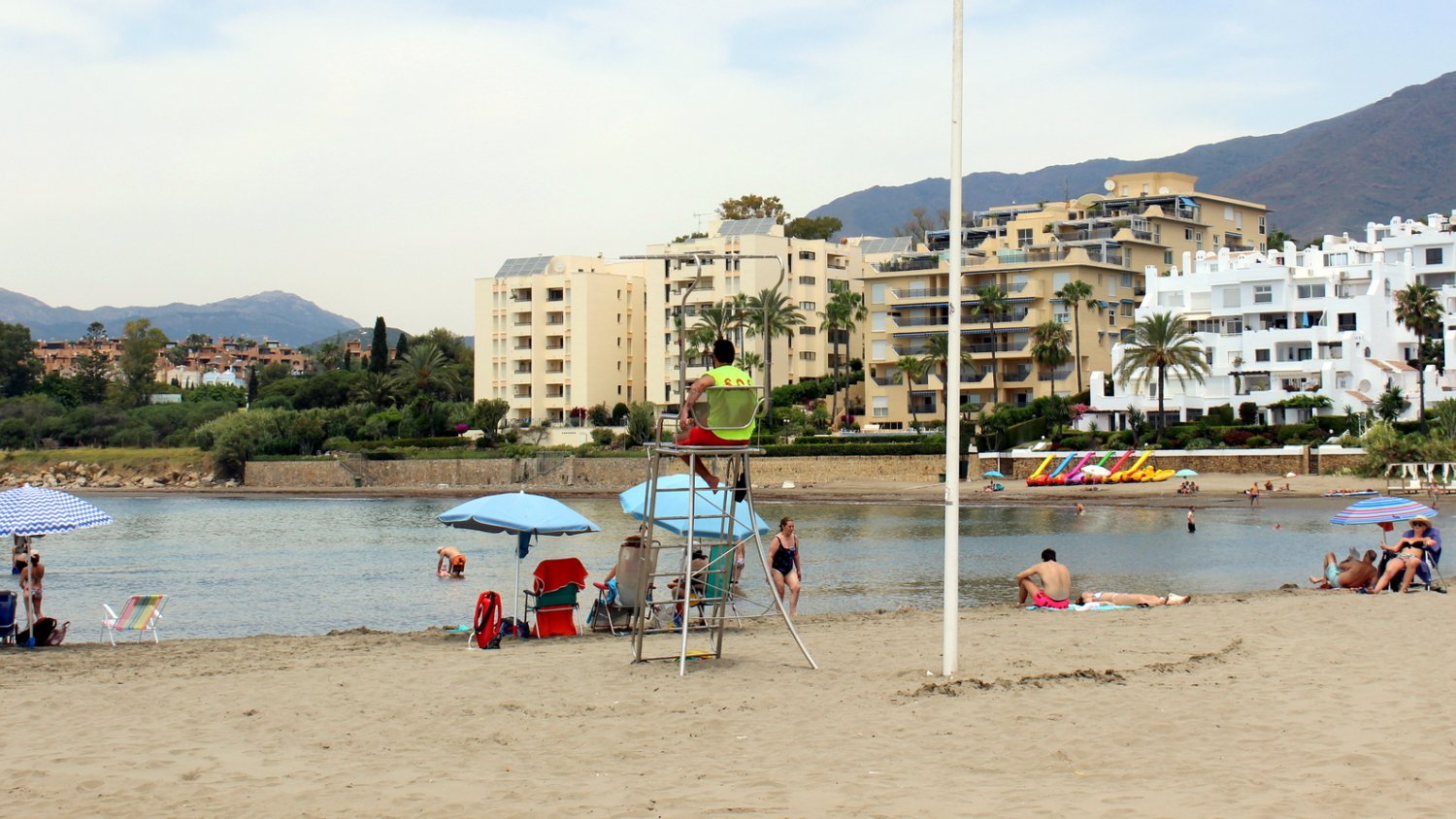 El Ayuntamiento activará el día 15 el servicio de salvamento y vigilancia en las playas de Estepona 