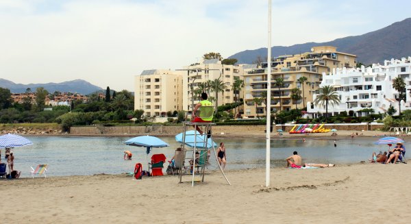 El Ayuntamiento activará el día 15 el servicio de salvamento y vigilancia en las playas de Estepona 