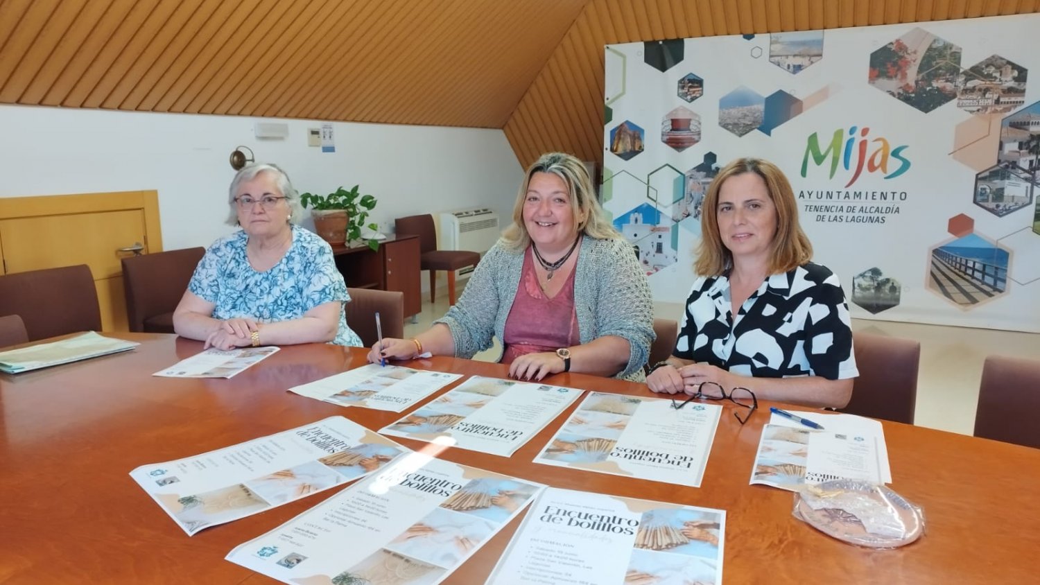 Mijas acoge un encuentro de encaje de bolillos y manualidades