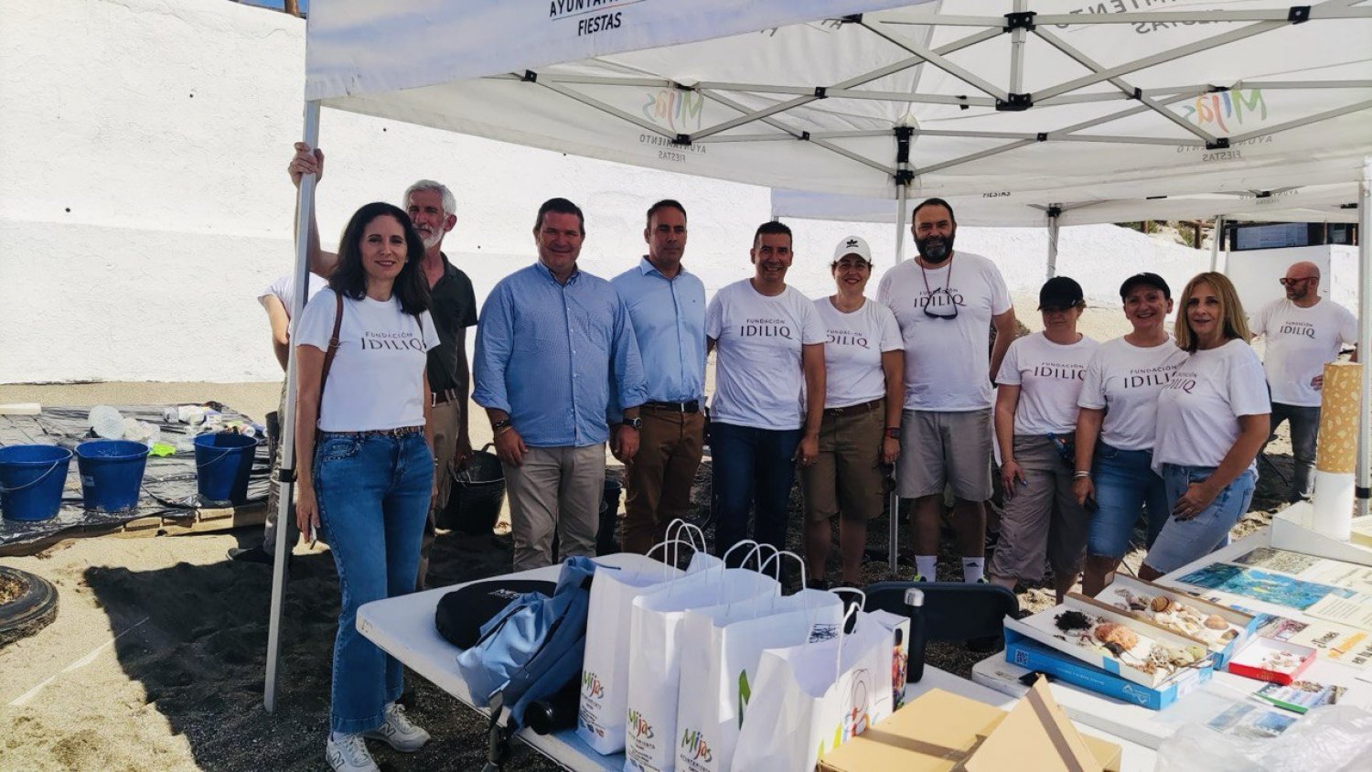 El Ayuntamiento de Mijas realiza una limpieza de playa y fondo marino por el Día Mundial del Medio Ambiente 