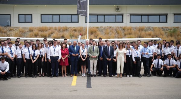 Moreno pone en valor el sector de la aeronáutica como uno de los cuatro pilares del proyecto económico andaluz 