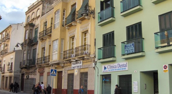 La Junta ofrece a Málaga Acoge un nuevo local en la calle Palestina tras vender su sede anterior a una compañía israelí