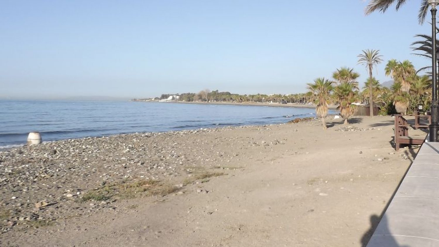 Preocupación por los áridos vertidos por el Ayuntamiento en las playas de San Pedro Alcántara
