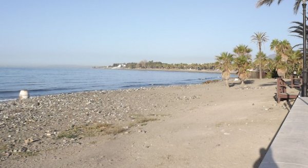 Preocupación por los áridos vertidos por el Ayuntamiento en las playas de San Pedro Alcántara