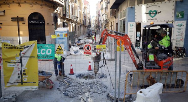 Afectaciones al tráfico por la celebración de dos procesiones y una obra de saneamiento en calle Álamos