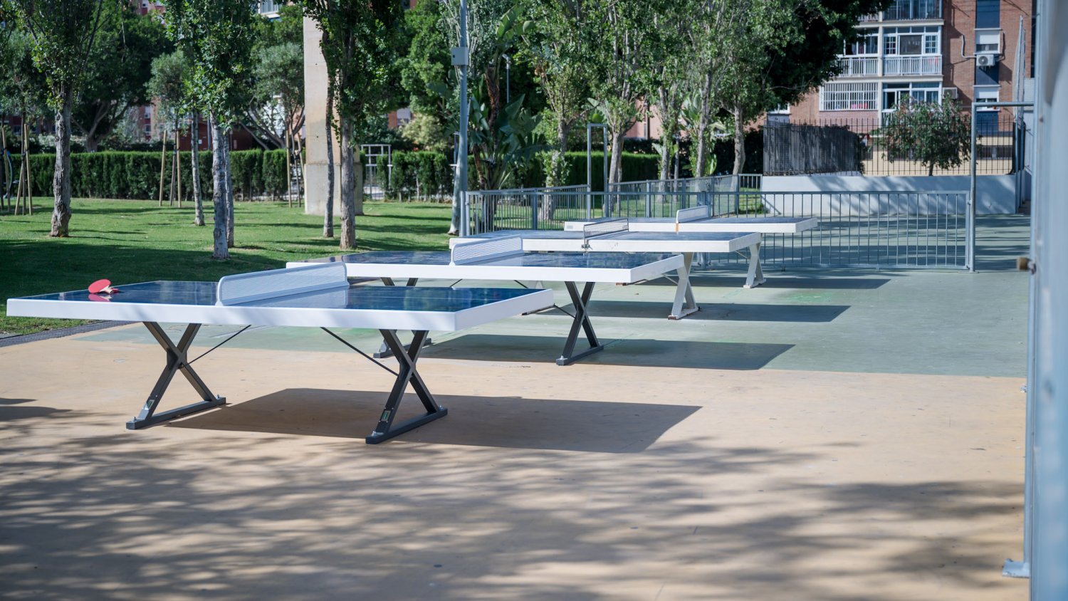 El Parque del Oeste de Málaga incorpora tres mesas de ajedrez y dos nuevas de ping pong 