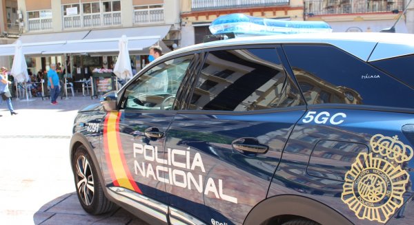 La Policía Nacional detiene a un hombre por cinco robos con fuerza en comercios de La Malagueta