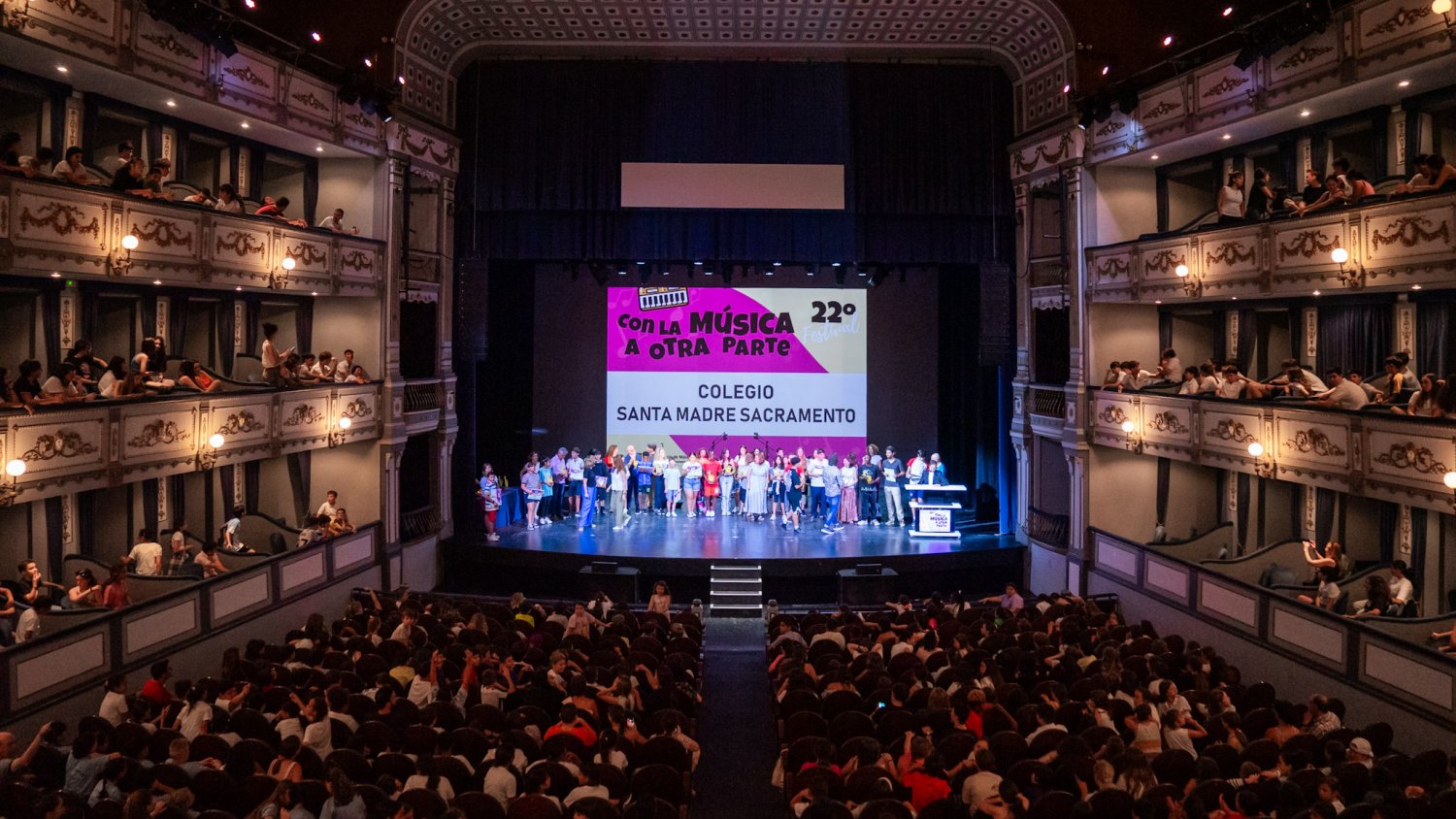 Más de 800 escolares de 24 centros educativos han participado en el festival 'Con la música a otra parte'