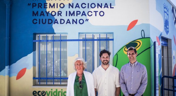 Ecovidrio homenajea al Ayuntamiento de Málaga por su premio ‘Mayor Impacto Ciudadano’ 2024