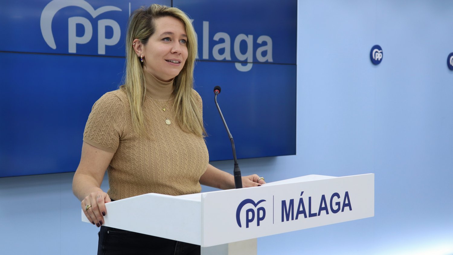 El PP denuncia que el abandono del Gobierno a las autoescuelas hace que más de 8.400 malagueños estén esperando para examinarse 