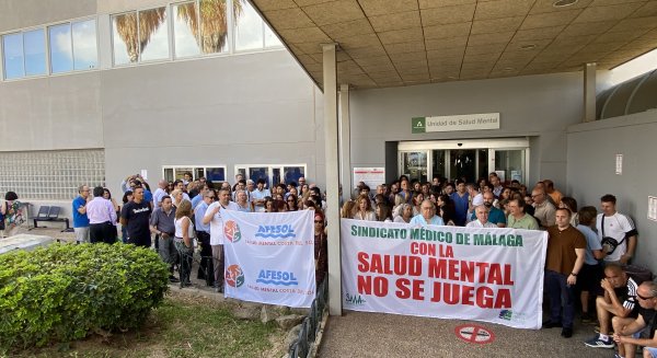La unidad de salud mental del hospital Virgen de la Victoria protesta por su situación precaria