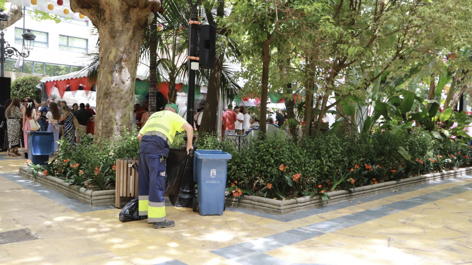 Los servicios de limpieza de Marbella retiran casi 50 toneladas de residuos en la Feria de San Bernabé