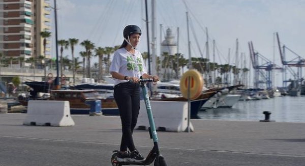 82 denuncias y 7 inmovilizaciones en la primera campaña de control de patinetes en Málaga  