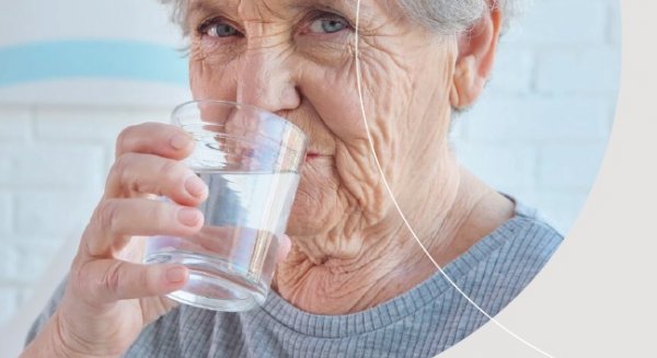 El Ayuntamiento de Estepona emprenda una campaña para la prevención de los efectos del calor en personas mayores