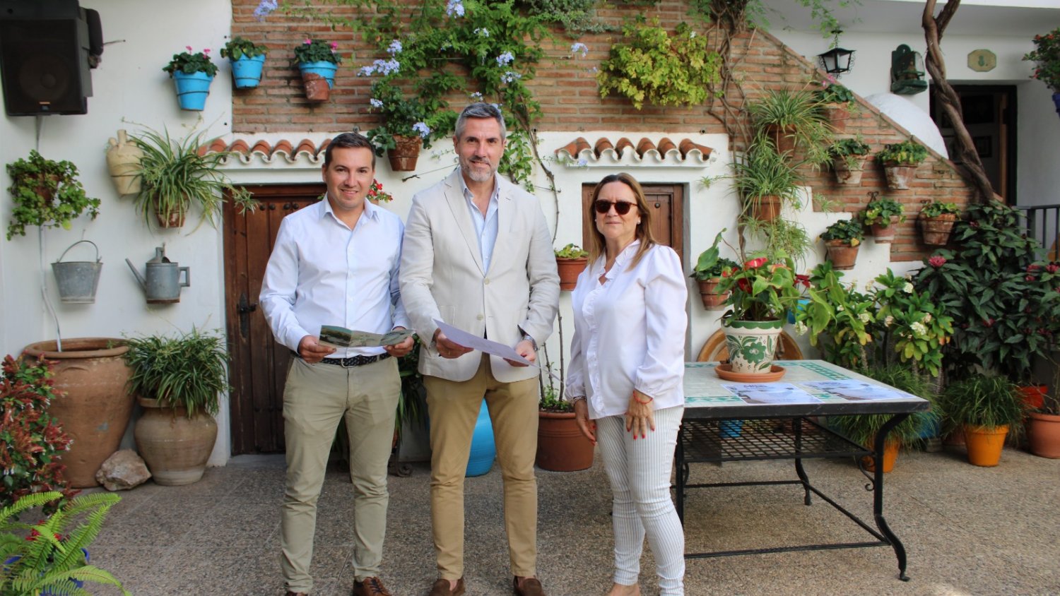 Las paredes de Mijas se vuelven a llenar de versos con una nueva edición de 'Poesía en la calle'