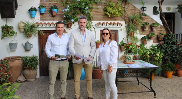Las paredes de Mijas se vuelven a llenar de versos con una nueva edición de 'Poesía en la calle'