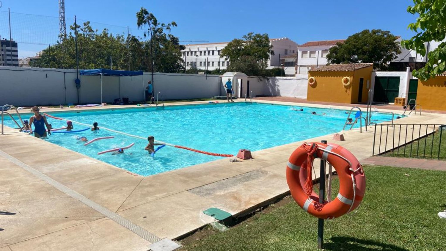 Estepona abrirá este sábado la piscina municipal del polideportivo Santo Tomás de Aquino