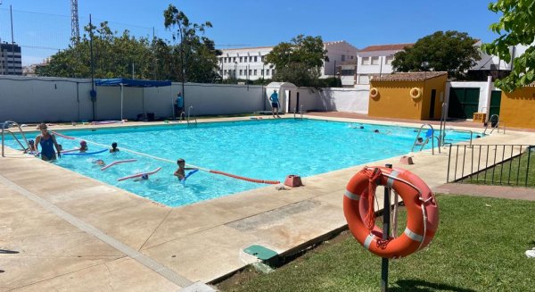 Estepona abrirá este sábado la piscina municipal del polideportivo Santo Tomás de Aquino