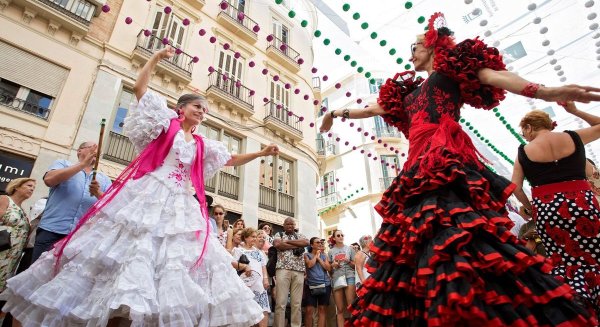 Los malagueños pueden elegir ya entre los cinco carteles finalistas de la Feria de Málaga 2024 