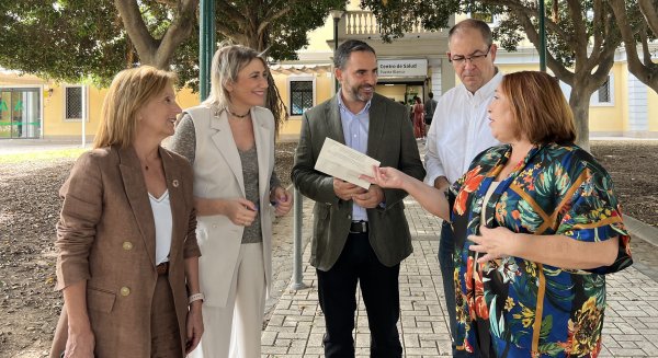 El PSOE exige un plan especial de refuerzo de la sanidad pública para prevenir 'el más que posible colapso este verano'