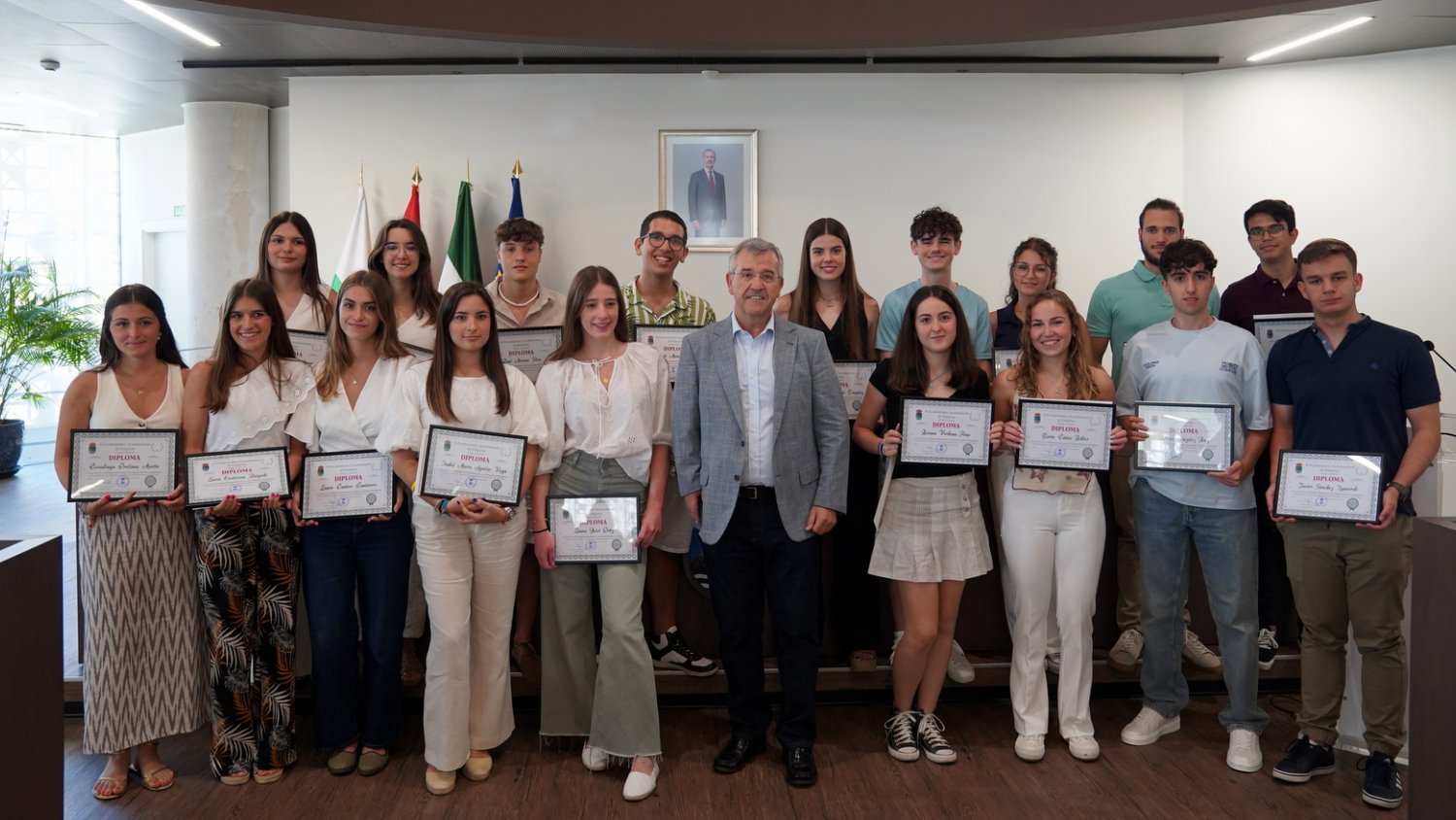 El Ayuntamiento de Estepona reconoce a los 19 mejores alumnos de Bachillerato en los XI Premios a la Excelencia Educativa 