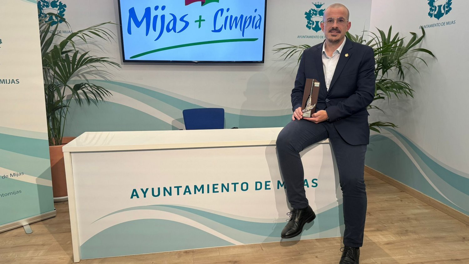 Mijas recibe la Escoba de Platino, reconocimiento internacional a la limpieza de sus calles