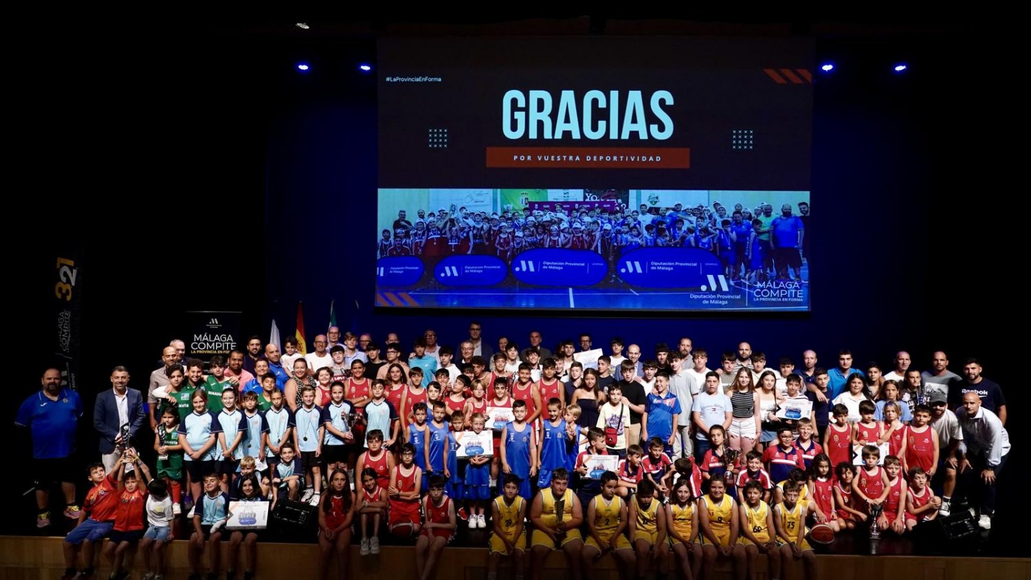 Los cadetes y prebenjamines de la Escuela Deportiva Municipal de Baloncesto, campeones y subcampeones